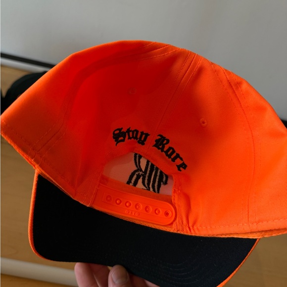 Rare Roses hat - Picture 2 of 3